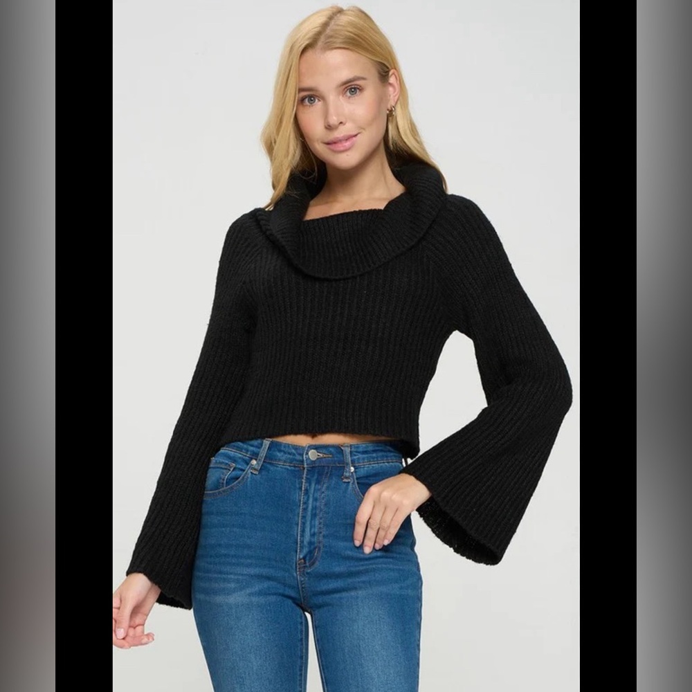 Off the Shoulder Cropped Black sweater